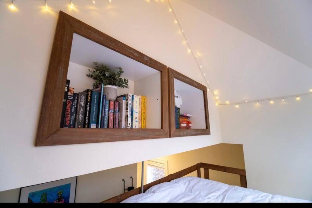 Adorable Cozy House With Parking And Loft! Villa Seattle Exterior photo